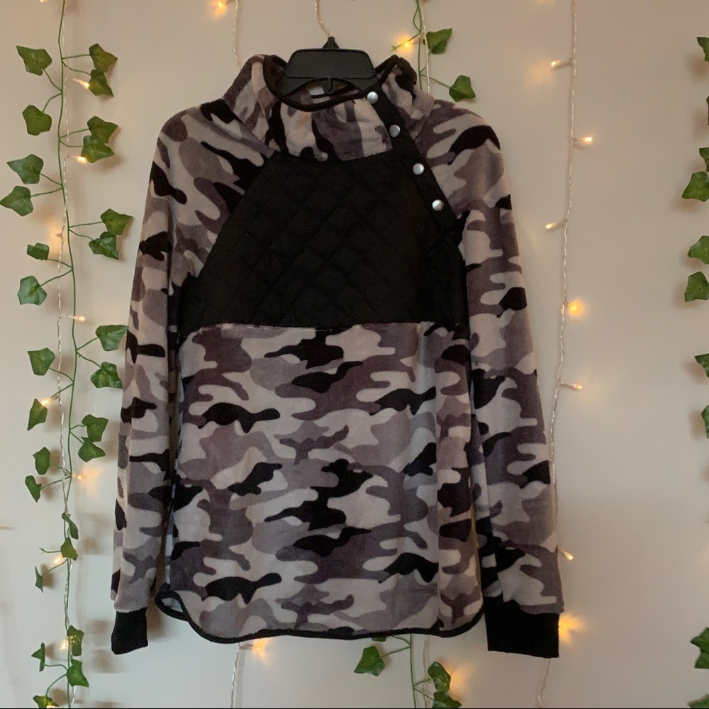 NWOT Boutique Fuzzy Camo Longsleeve Jacket